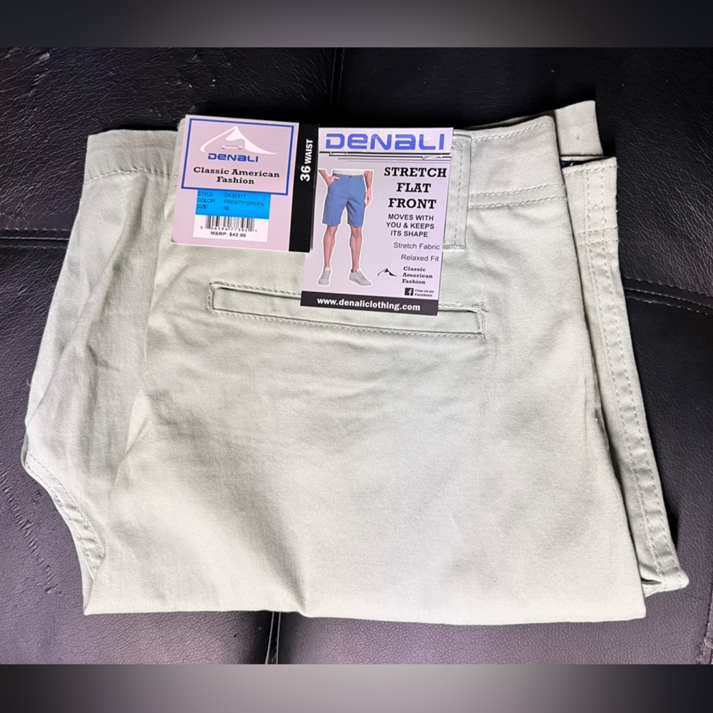 Men’s short khakis